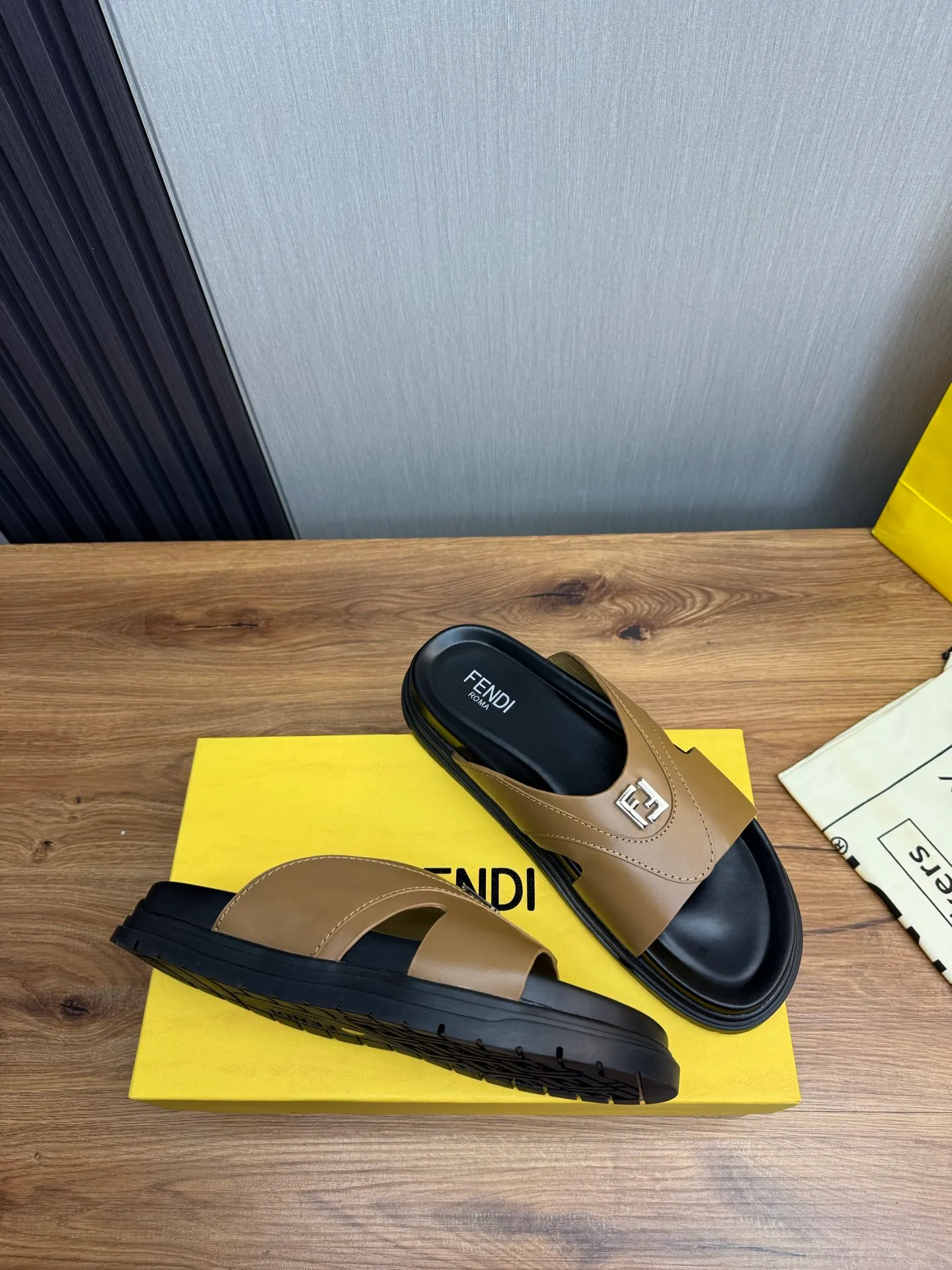 Men's shoes 💰400💰 Fendi men's slippers, made one to one on the FENDI official website, sizes 38-45 45 46 🉑️Customized!